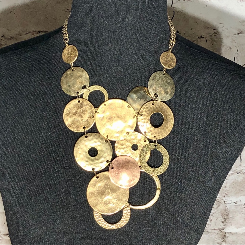 🆕⬇️Chico’s Gold/Bronze Bibb Necklace